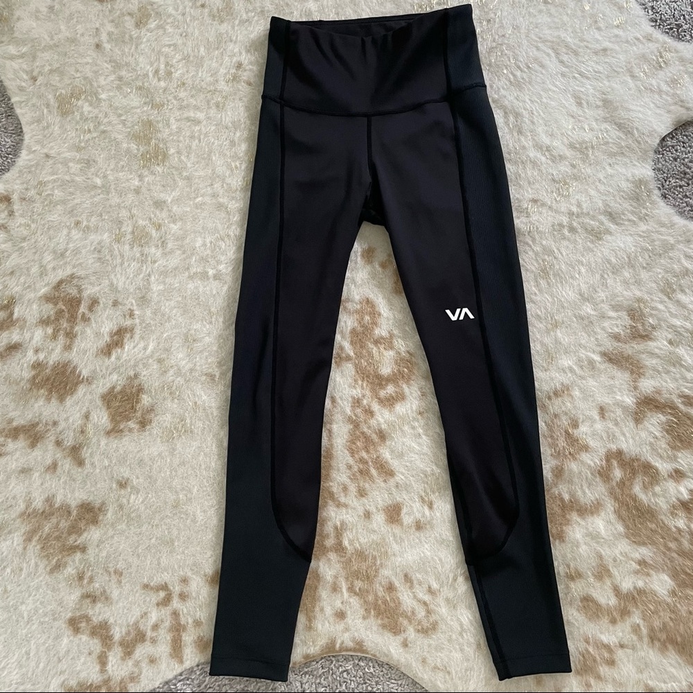 VA ESSENTIAL WORKOUT LEGGINGS